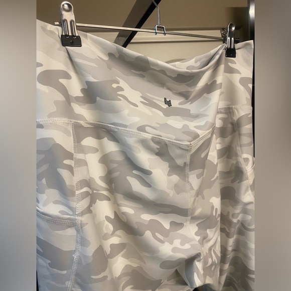 ‼️CAMO WORKOUT LEGGINGS‼️ - Picture 4 of 6